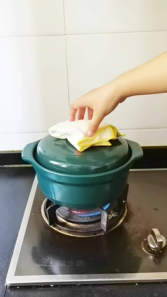 砂鍋 顏值與實(shí)力兼?zhèn)涞膹N房網(wǎng)紅，如何選對(duì)耐住冰火考驗(yàn)的好廚具？