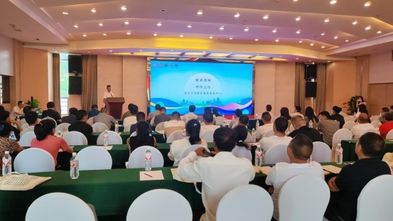 成渝地區(qū)雙城經濟圈現代生豬產業(yè)創(chuàng)新發(fā)展交流會暨生物飼料節(jié)糧與液態(tài)飼喂技術推廣會在武隆成功舉辦